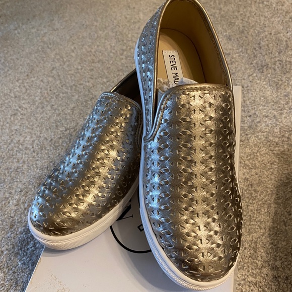 Steve Madden Sneakers NEW - Picture 1 of 2